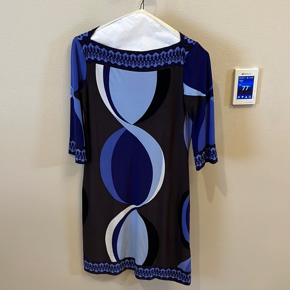 Gorgeous purple dress! Very flattering! Size 4